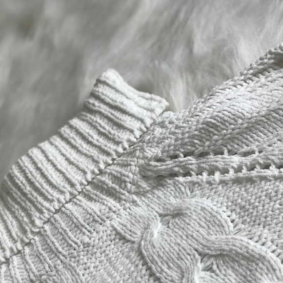 🎉HP!🎉 “CABIN FEVER” Sweater in White - Picture 3 of 4